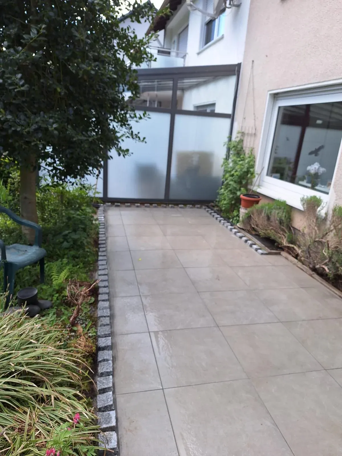 Gereinigte Terrassenfläche nach einer professionellen Reinigung